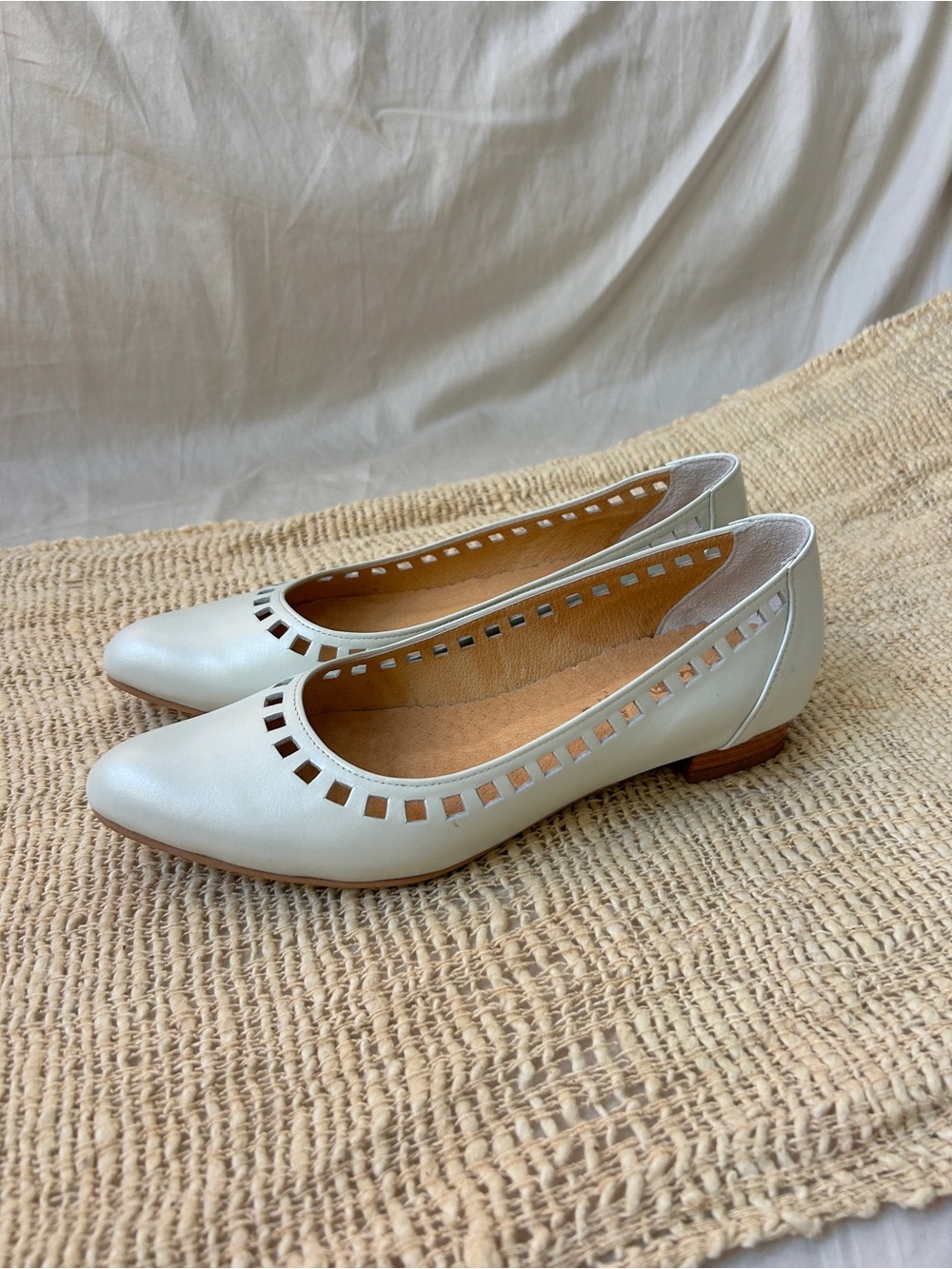 Cutout Edge BALLET Flats in Cream